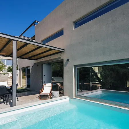 Domus Aestas Luxury Residences *
